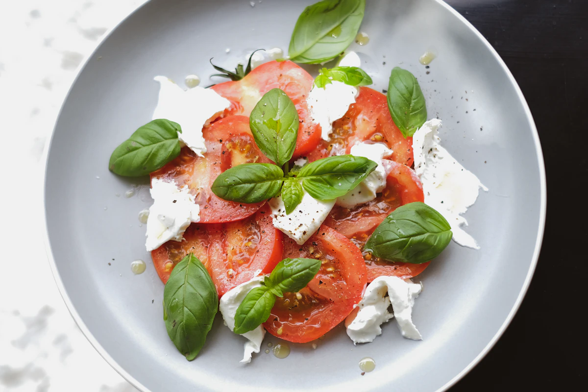 Ensalada de tomate y queso fresco